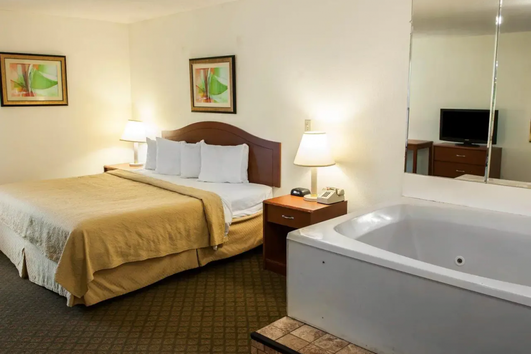 Lafayette Inn & Suites 14/48
