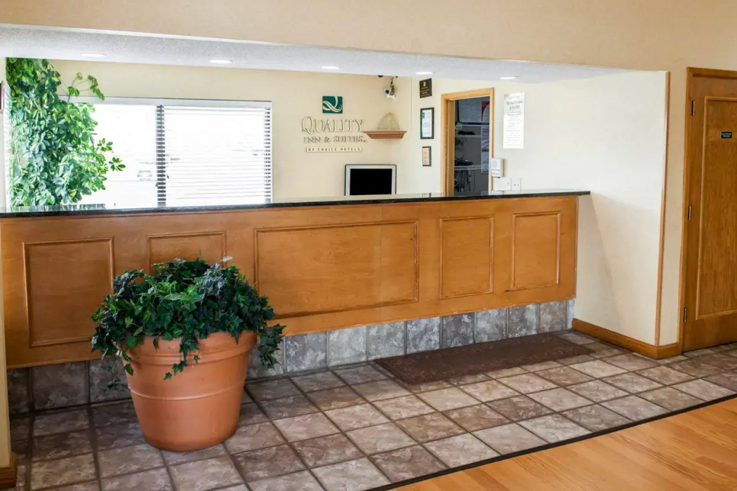 Lafayette Inn & Suites 6/48