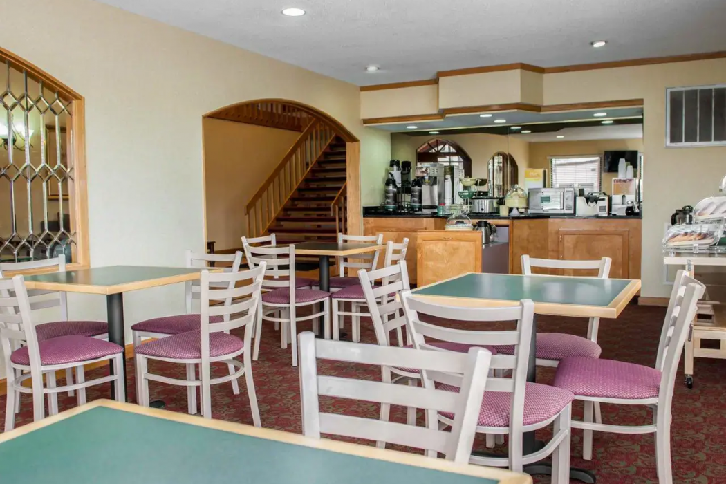 Lafayette Inn & Suites 34/48