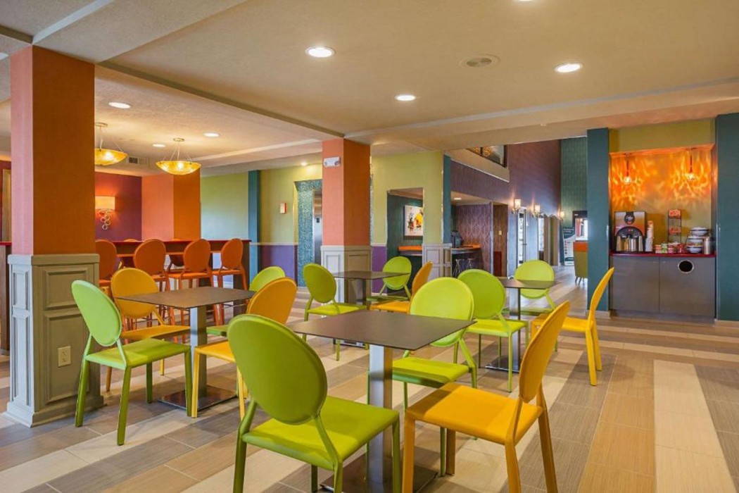 Clarion Inn & Suites Evansville Eastland Area 15/29