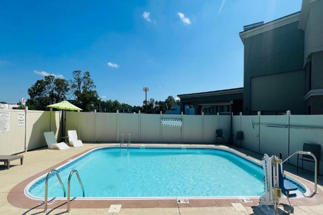 Clarion Inn & Suites Evansville Eastland Area 16/29