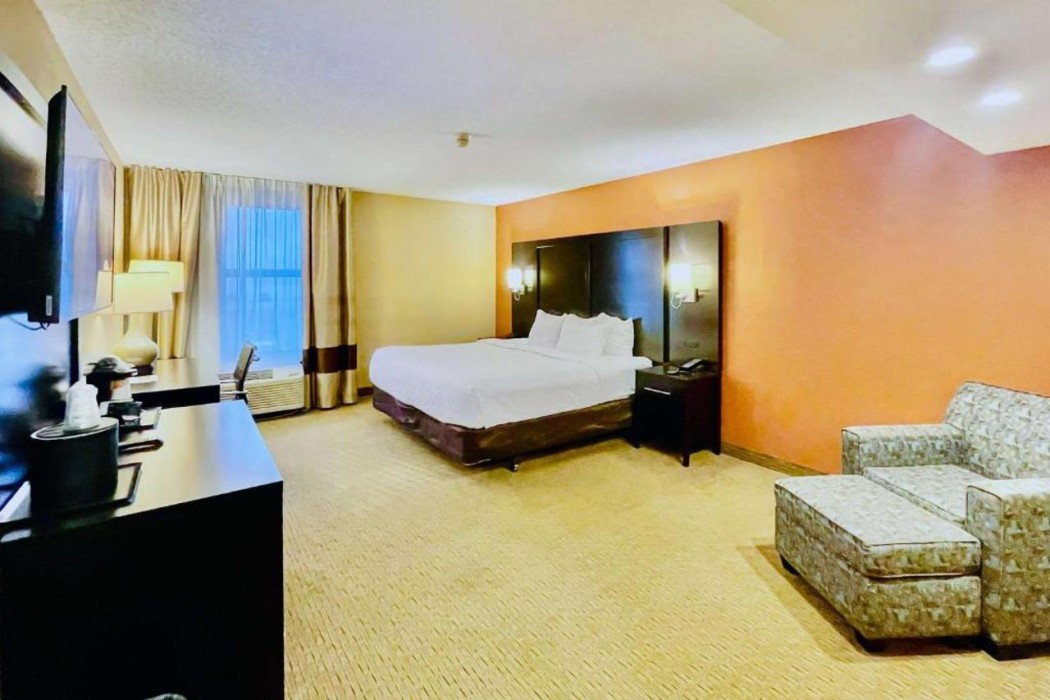Clarion Inn & Suites Evansville Eastland Area 11/29
