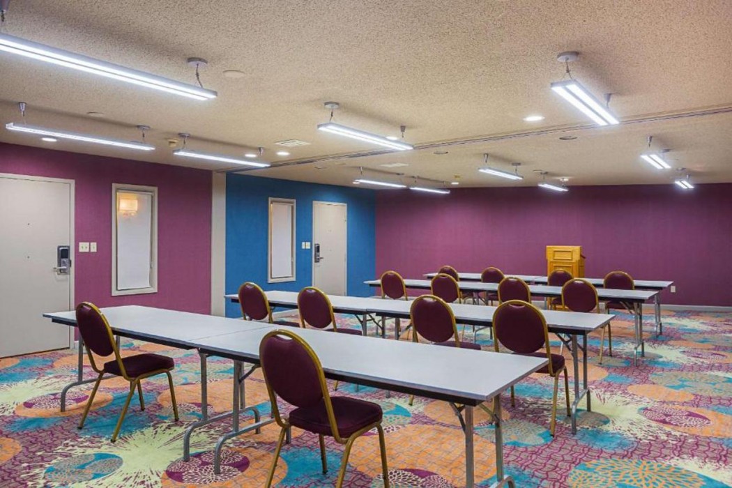 Clarion Inn & Suites Evansville Eastland Area 13/29