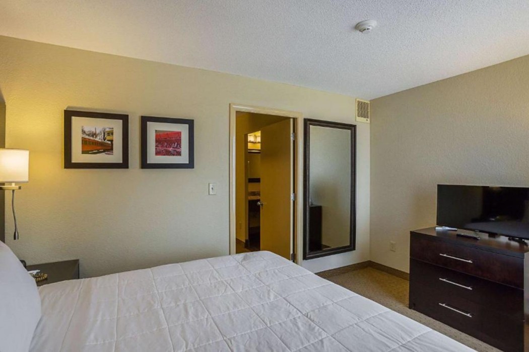 Clarion Inn & Suites Evansville Eastland Area 9/29