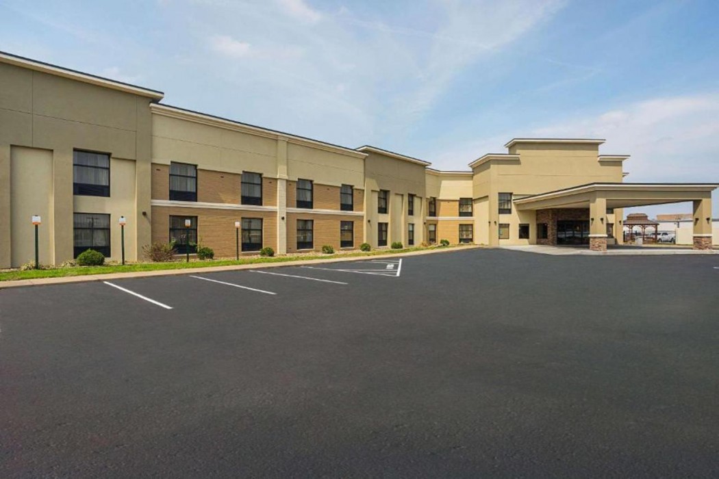 Clarion Inn & Suites Evansville Eastland Area 1/29