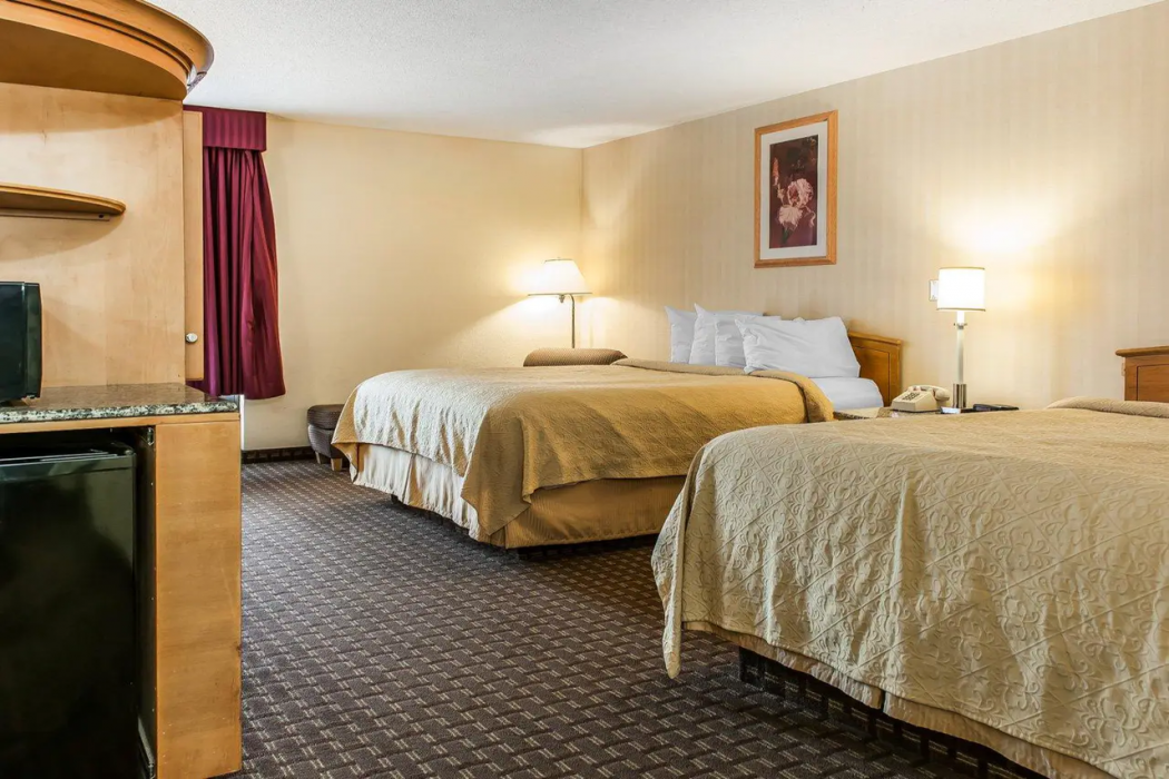 Quality Inn & Suites Shelbyville I-74, IN 9/20