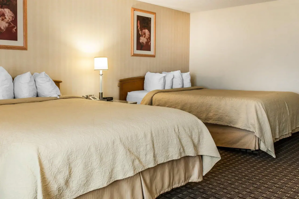 Quality Inn & Suites Shelbyville I-74, IN 7/20