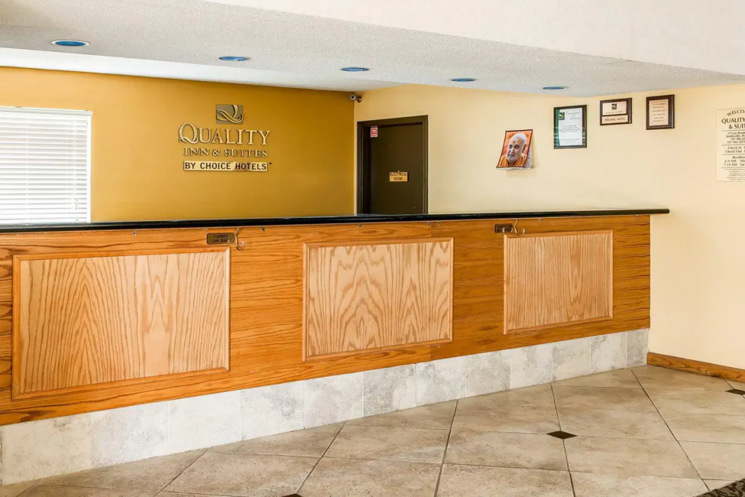 Quality Inn & Suites Shelbyville I-74, IN 4/20