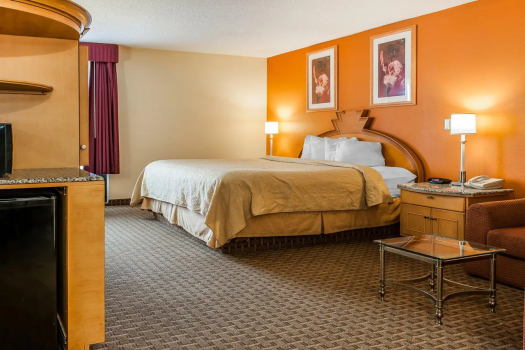 Quality Inn & Suites Shelbyville I-74, IN 10/20