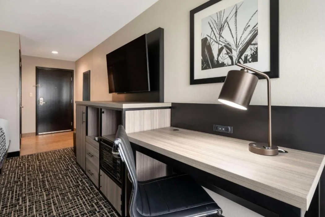 Best Western Plus Greenwood/Indy South Inn 8/33