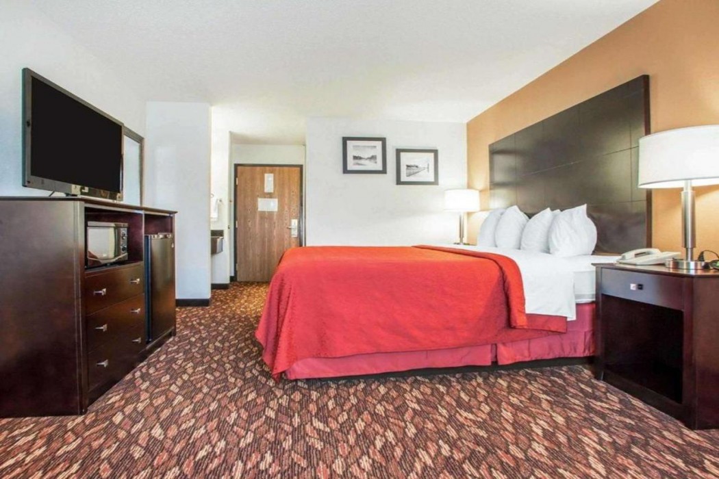 Quality Inn St. Mary's, OH 8/36
