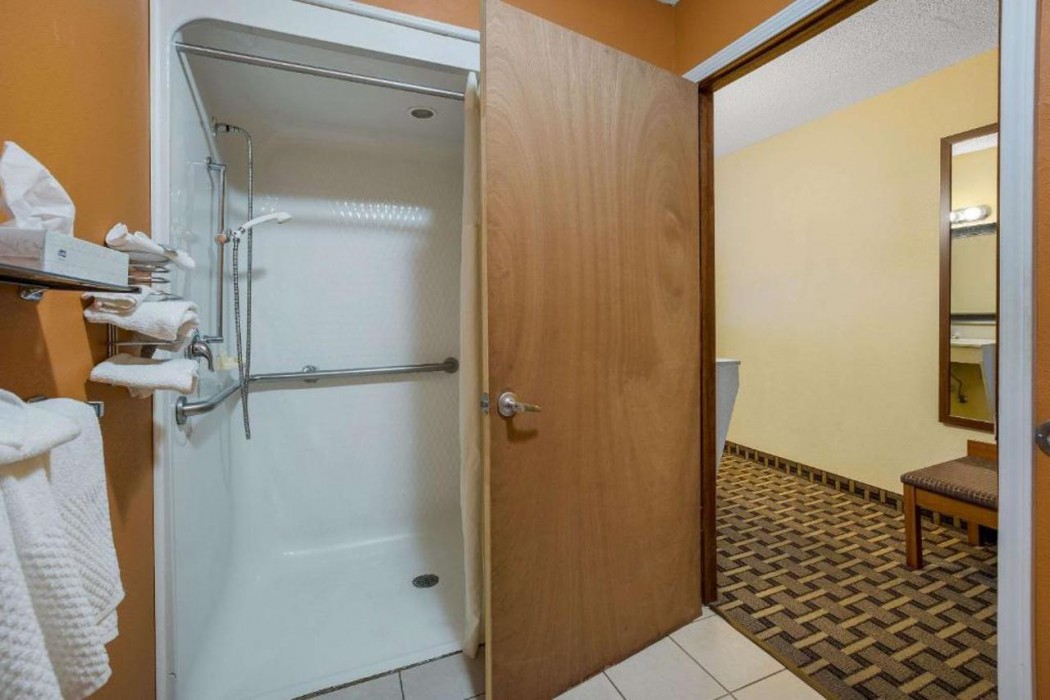 Quality Inn Ashland I-70 and US 250 15/31
