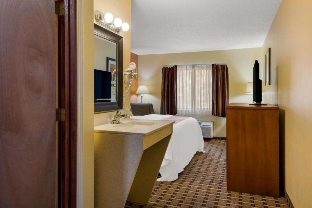 Quality Inn Ashland I-70 and US 250 14/31