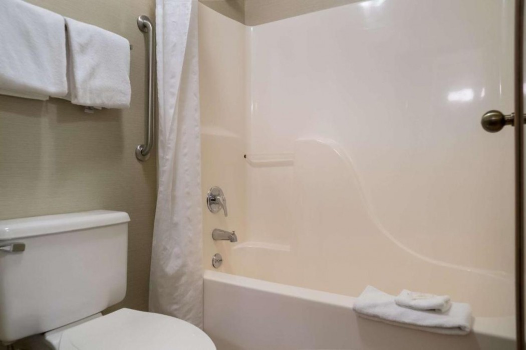 Quality Inn Grand Blanc - Flint South 7/23