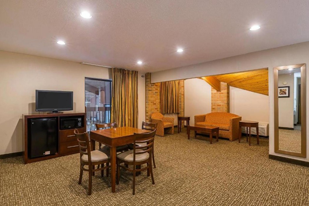 Quality Inn Waverly IA 20/51
