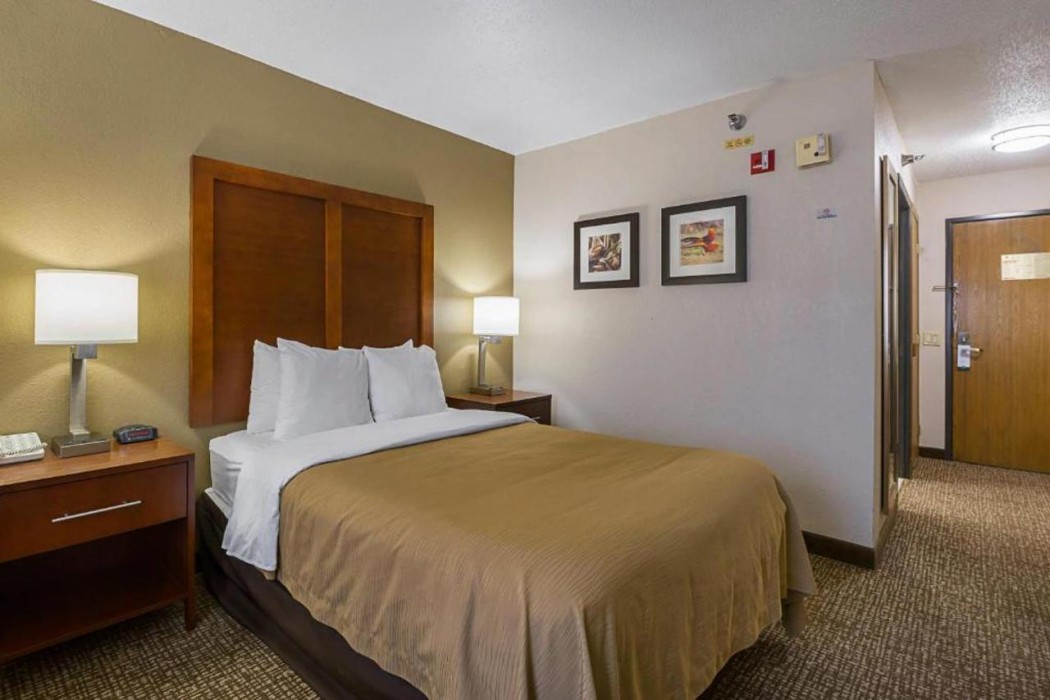 Quality Inn Waverly IA 11/51