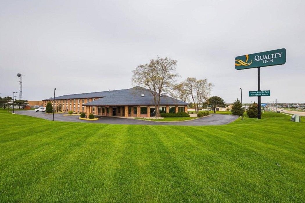 Quality Inn Waverly IA 1/51
