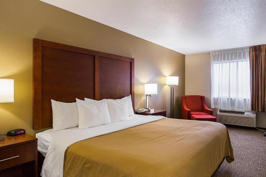 Quality Inn Waverly IA 16/51