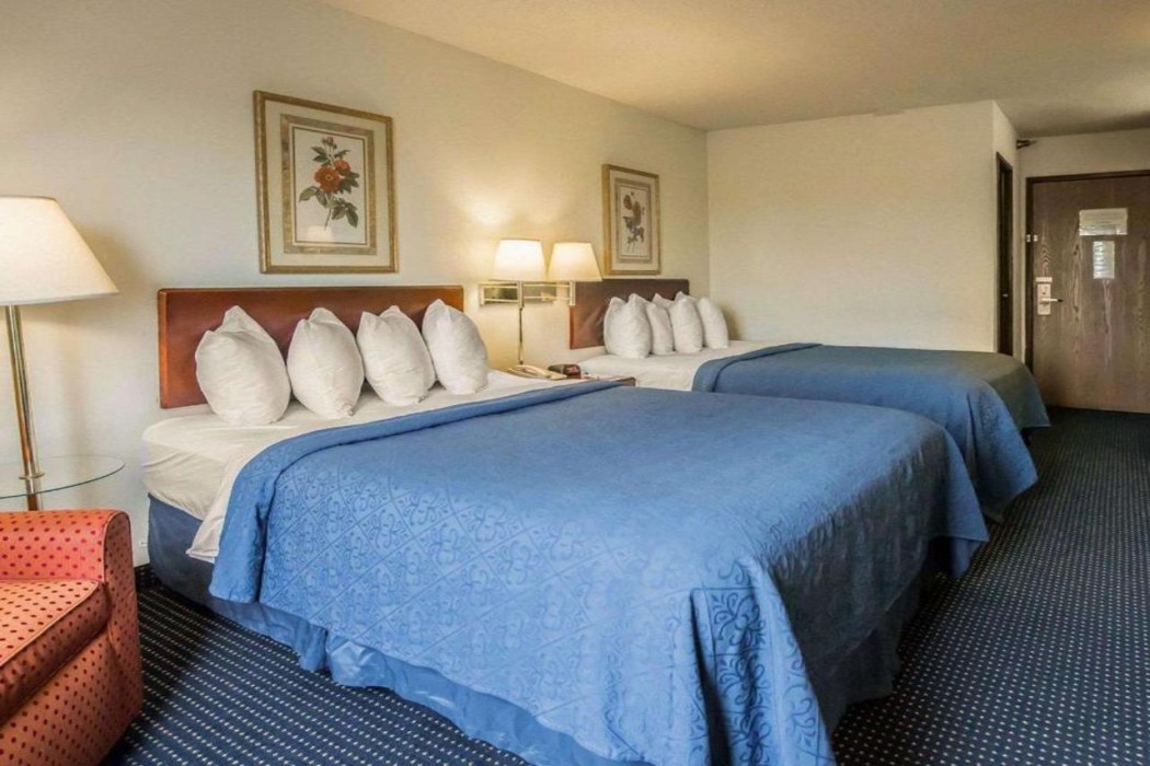Quality Inn Dundee, MI 10/30
