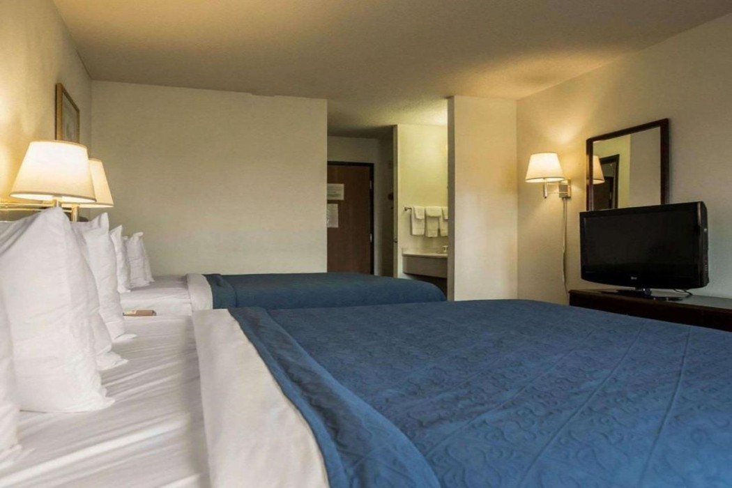 Quality Inn Dundee, MI 13/30