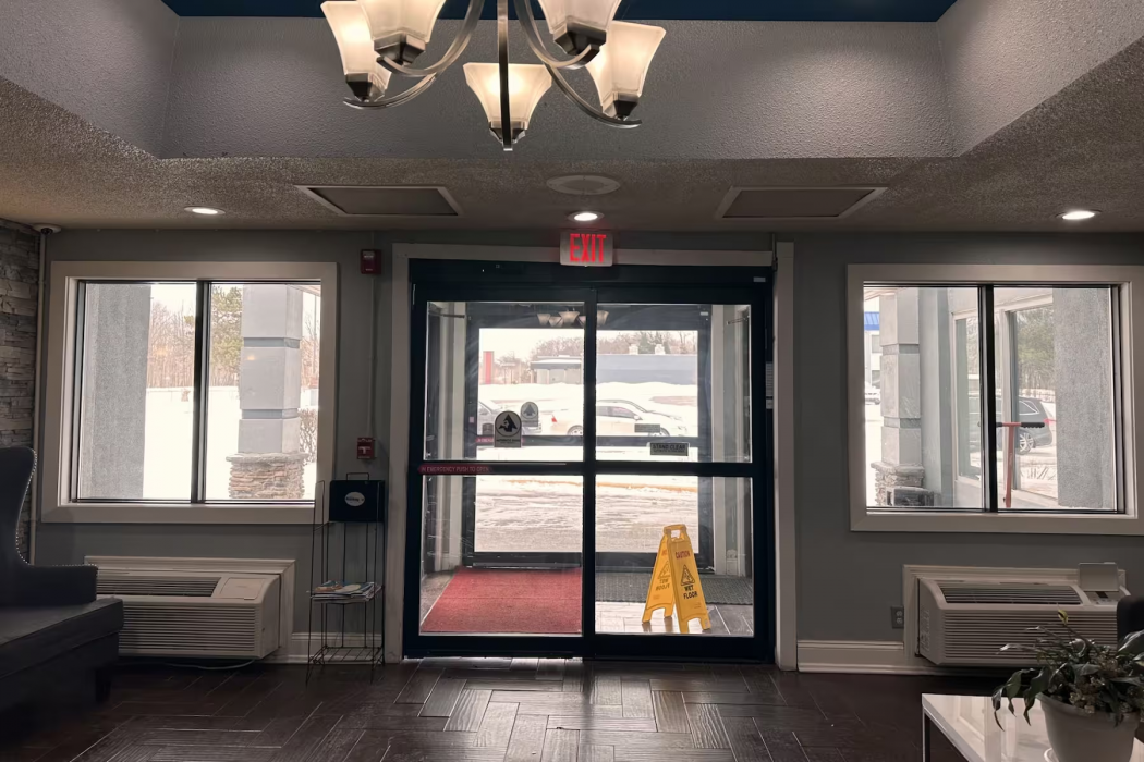 Days Inn & Suites by Wyndham Muskegon 5/17