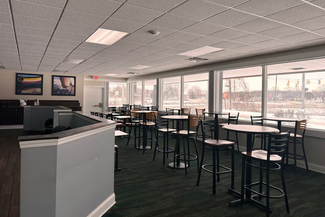 Days Inn & Suites by Wyndham Muskegon 12/17