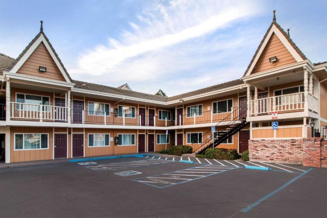 Ramada Bayside Inn and Suites 1/18