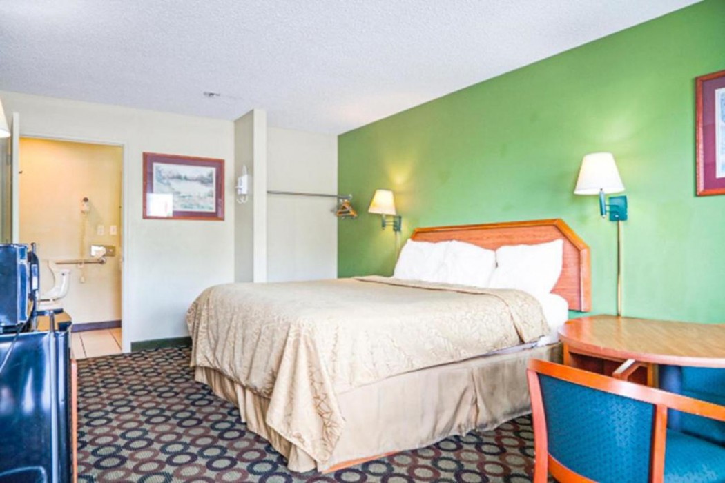 Economy Inn by OYO Ashburn I-75 10/54
