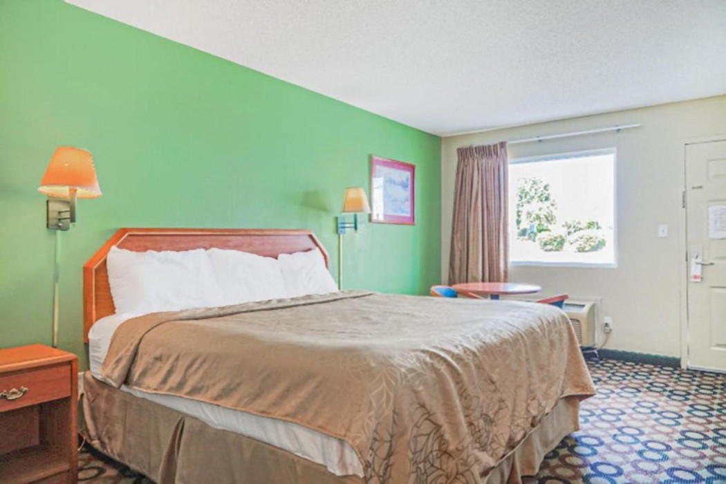 Economy Inn by OYO Ashburn I-75 17/54