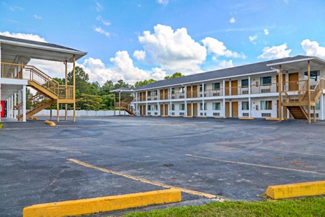 Economy Inn by OYO Ashburn I-75 1/54