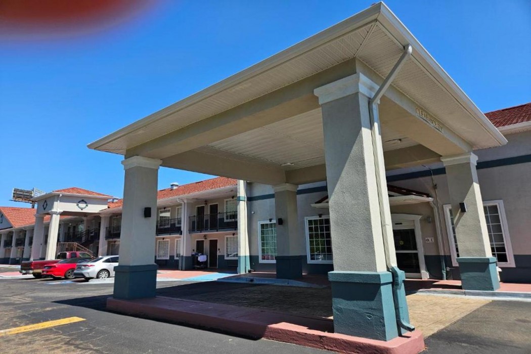 Quality Inn & Suites Greenville I-65 3/34