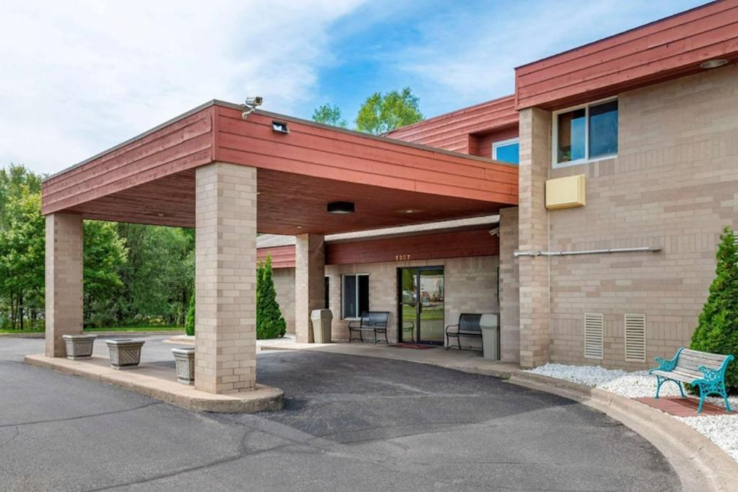Coratel Inn & Suites by Jasper River Falls 1/60