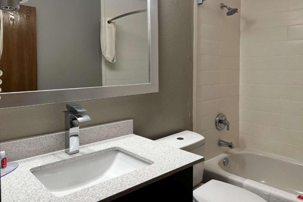 Econo Lodge Spring Lake near Fort Bragg 13/16
