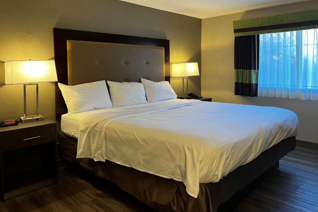 Econo Lodge Spring Lake near Fort Bragg 10/16