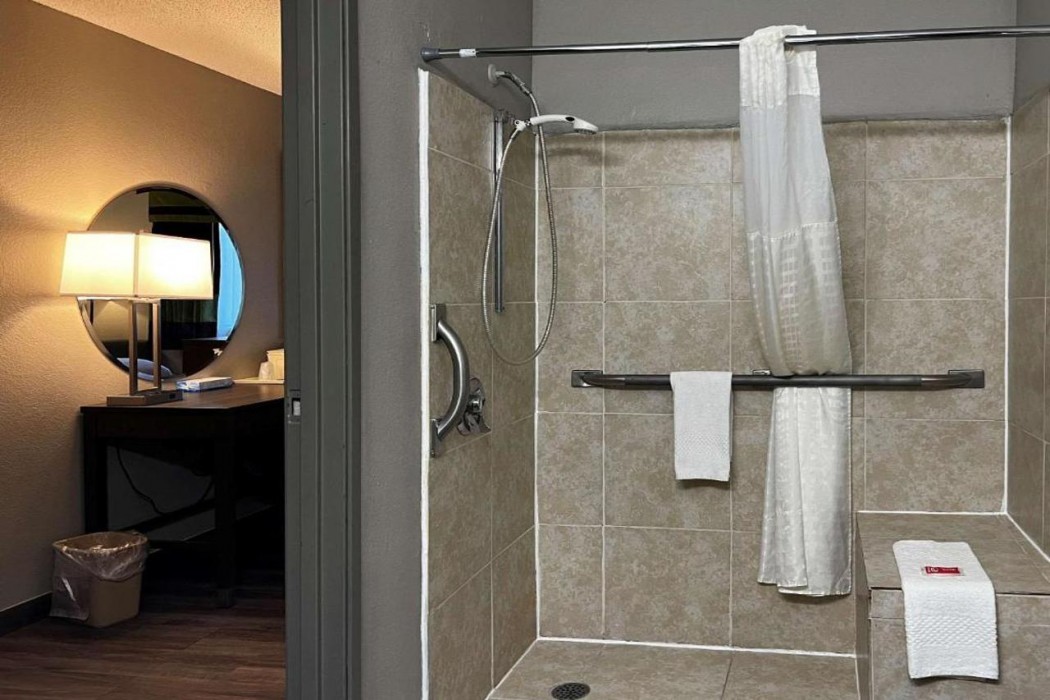 Econo Lodge Spring Lake near Fort Bragg 14/16