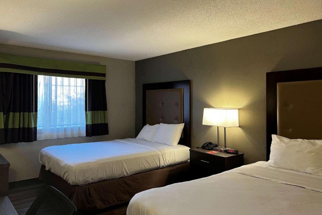 Econo Lodge Spring Lake near Fort Bragg 11/16