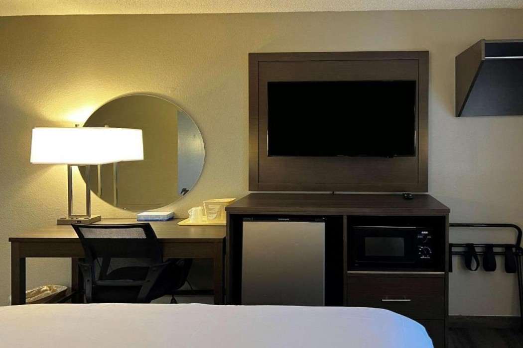 Econo Lodge Spring Lake near Fort Bragg 9/16