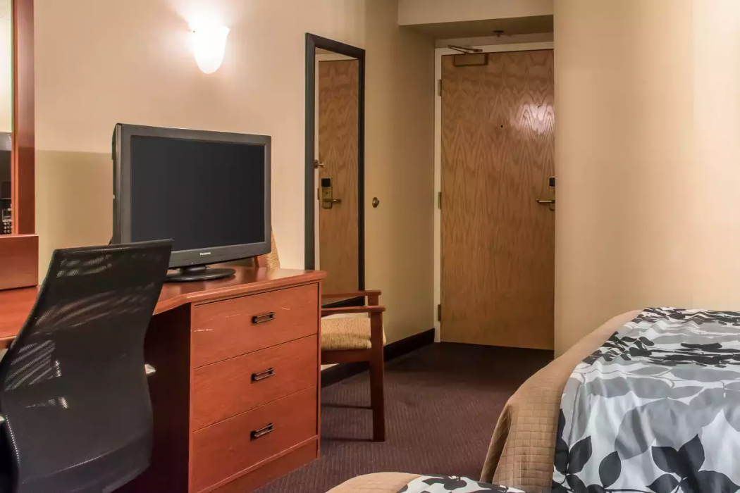 Sleep Inn & Suites of Lancaster County 9/35