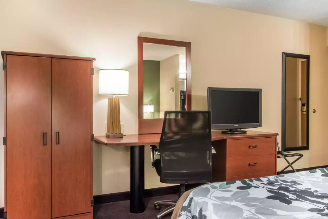 Sleep Inn & Suites of Lancaster County 8/35