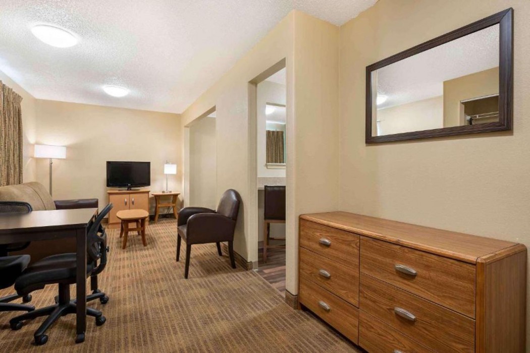 MainStay Suites Indianapolis Northwest - College Park 5/11