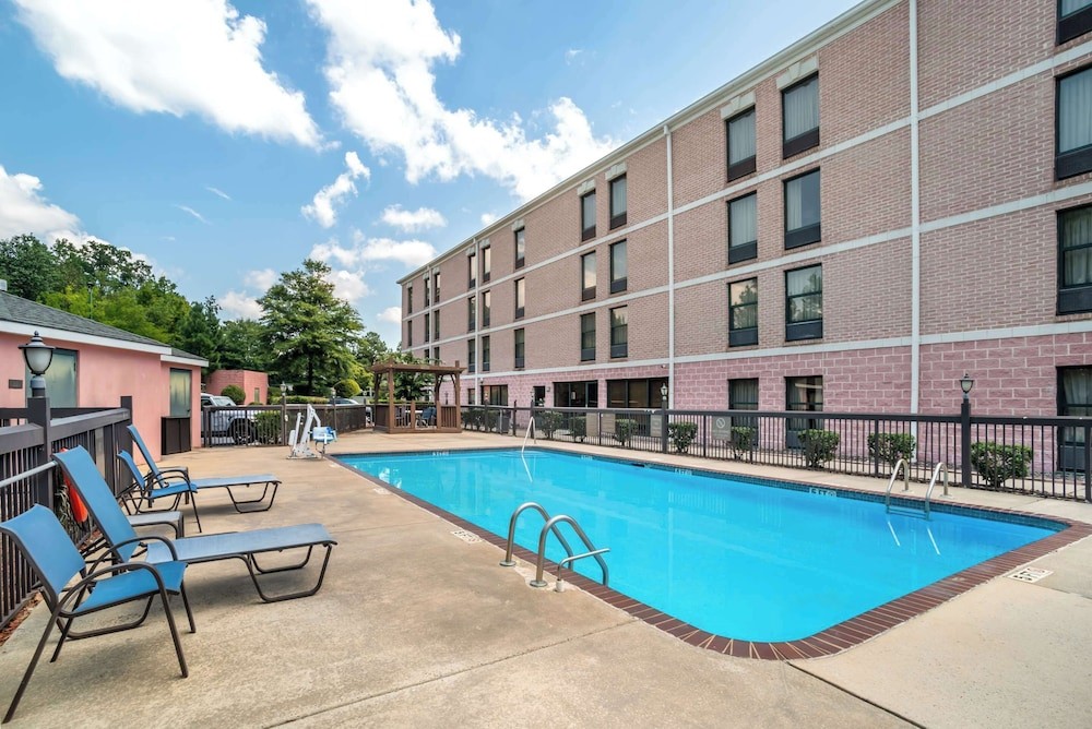 Comfort Inn & Suites Cornelius Lake Norman NC 41/47