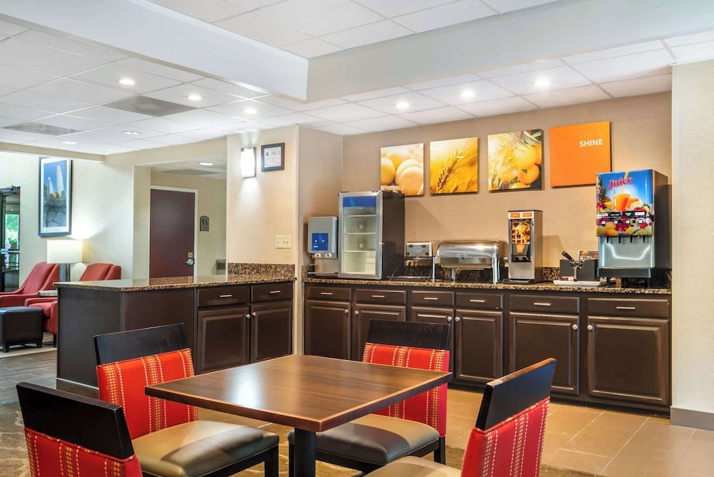 Comfort Inn & Suites Cornelius Lake Norman NC 37/47