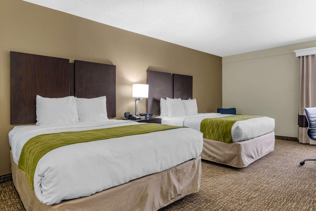 Comfort Inn & Suites Cornelius Lake Norman NC 30/47