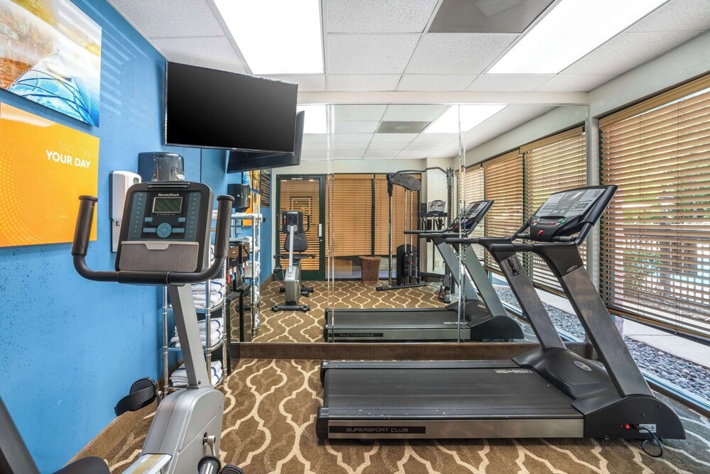 Comfort Inn & Suites Cornelius Lake Norman NC 40/47
