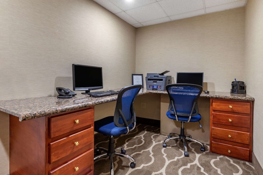 Comfort Inn & Suites Cornelius Lake Norman NC 38/47