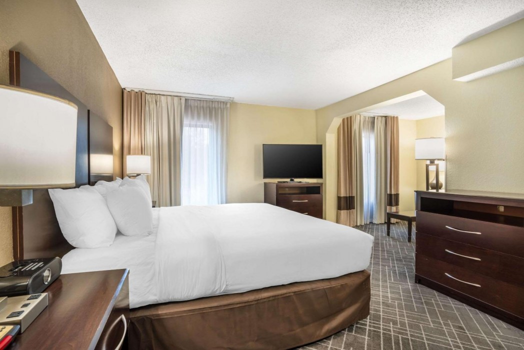 Comfort Inn & Suites Cornelius Lake Norman NC 17/47