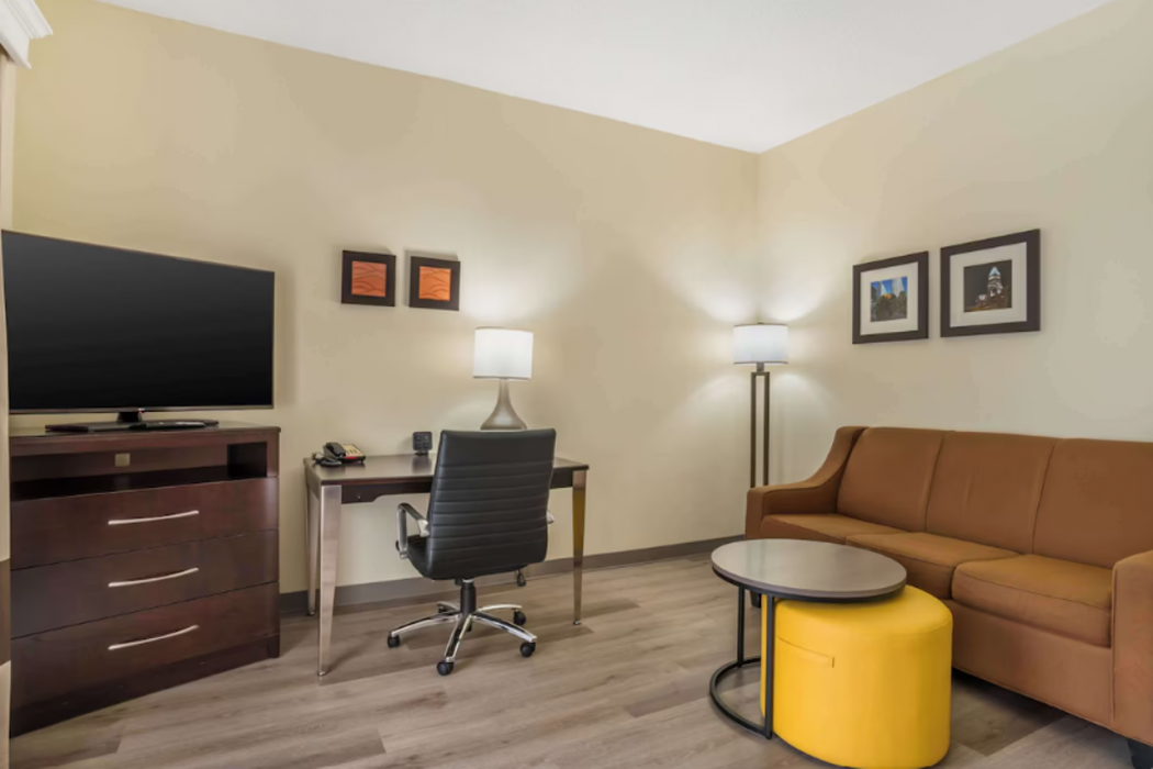 Comfort Inn & Suites Cornelius Lake Norman NC 13/47