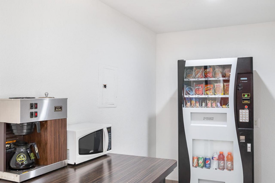 Motel6 Grand Prairie, TX - Near Six Flags Drive 23/44