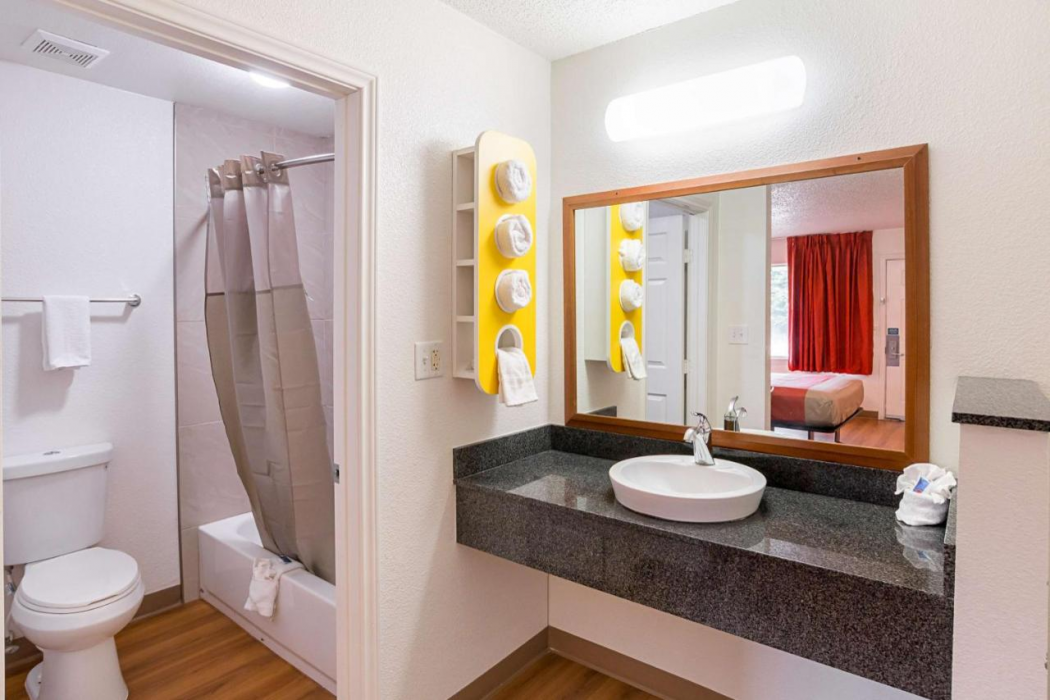 Motel6 Grand Prairie, TX - Near Six Flags Drive 17/44