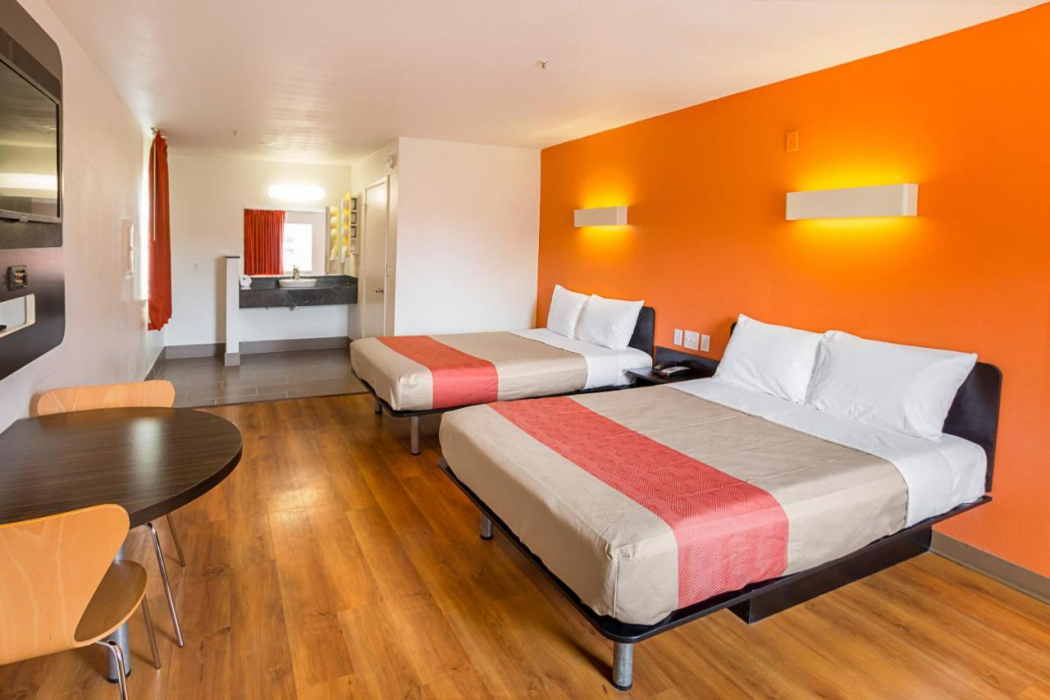 Motel6 Grand Prairie, TX - Near Six Flags Drive 9/44